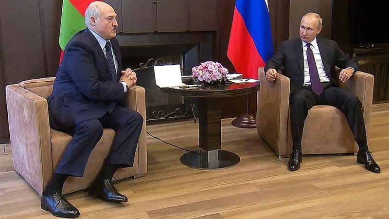 Лукашенко: Путиннен қару-жарақпен қамтамасыз етуді сұрадым