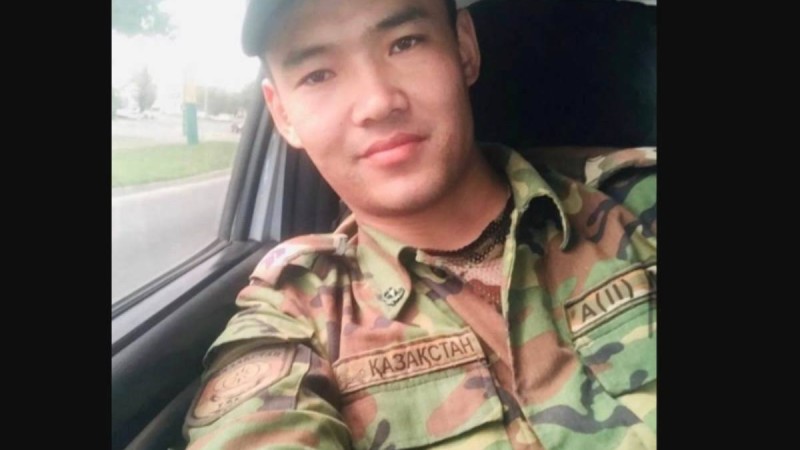 "Аурухана мен мәйітханаларға бардық": Тараз маңындағы жарылыс кезінде жоғалып кеткен жас жігітті туыстары іздестіріп жатыр