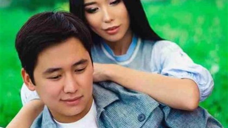 "Үйдің тірлігіне пысық емес": Заңғар Нұртас келіншегінің кемшілігін бетіне басты