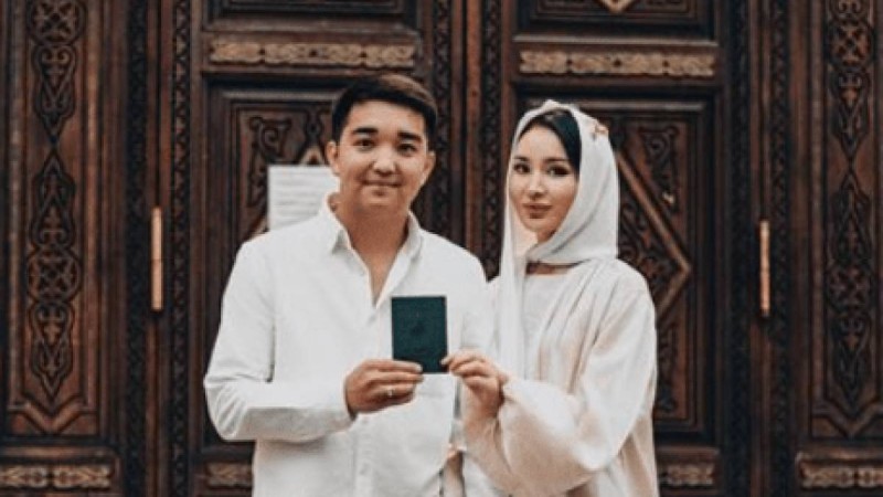 "Райм мен Еркенің жолын берсін". Танымал әнші өзінен 6 жас үлкен әрі бір ұлы бар келіншекке үйленді