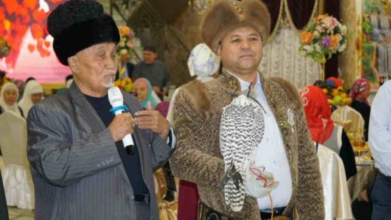 "Маған пайғамдардың ұрпақтары таңғалды": Жүз рет қажылыққа барғанын дүркіретіп тойлаған қажы әрекетін түсіндірді - Қазақстан жаңалықтары