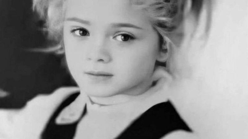 «Анасы тірі кезінде де тыныштық бермеген»: Екібастұзда 7 жасар Милананың денесі жер қойнына тапсырылды