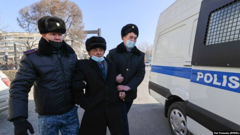 Ақтөбеде полиция наразылардың жиналуына мүмкіндік бермеді. Шымкентте де бірнеше адам ұсталды