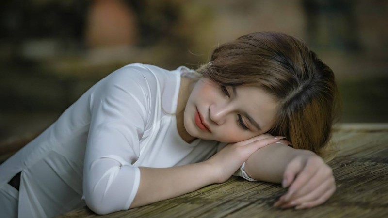 "Енем адам санамайтын". Алматылық әйел күйеуінің 5 баласына қарамай жап-жас қызды тоқал еткенін айтты