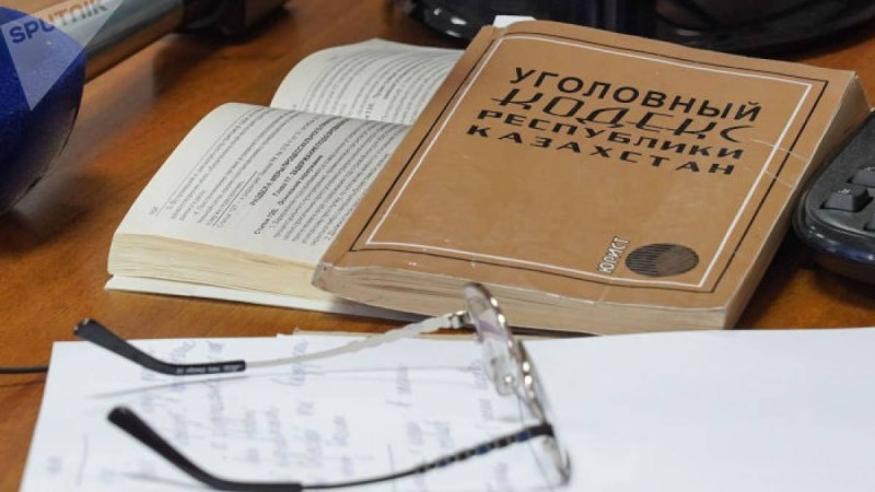 Басынан теуіп, темір құбырмен ұрған: Шымкентте әскери қызметкер сотталды