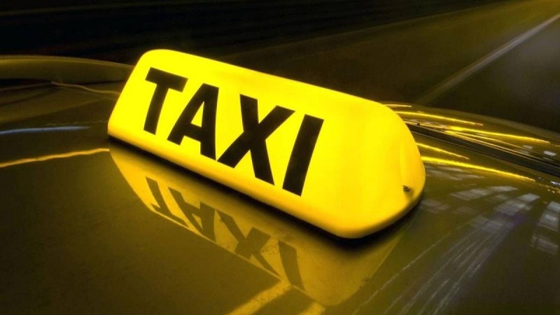 «Индрайверге» таксиіне тапсырыс берген: Оралда жас қызды екі ер адам зорлап кеткен