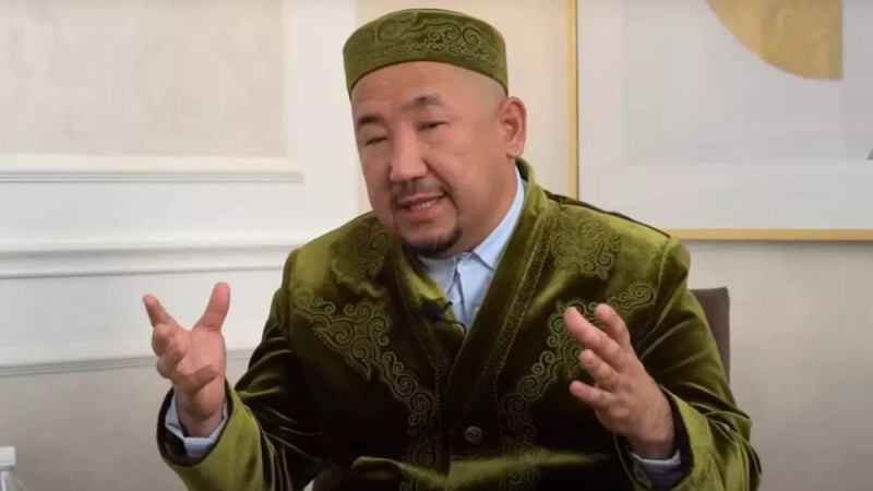 “Өтірікті кішкене айтамын” - Нұрлан имам намаз оқығандарға көп алданғанын айтты