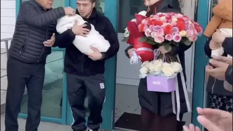 Елдос Сметов бесінші баласын перзентханадан шығарды