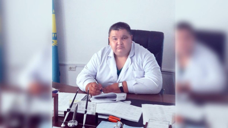 Үстемеақыны алып қойған бас дәрігер коронавирустан қайтыс болды