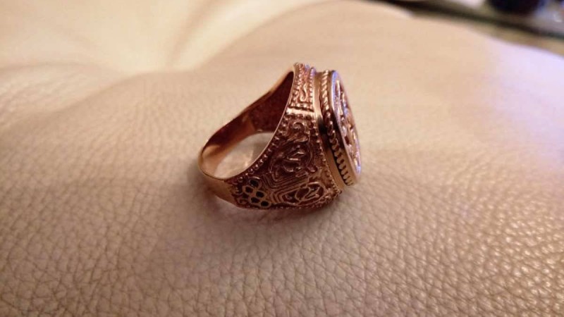 "Қайтыс болған күйеуімнің алтын бұйымдарын ұрлады": Теміртаулық әйел дәрігерді айыптады