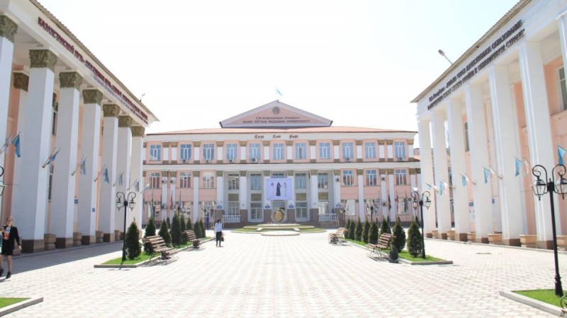 Қазақстан білім грантымен қабылданған тәжік студенттерін оқудан шығарғалы жатыр