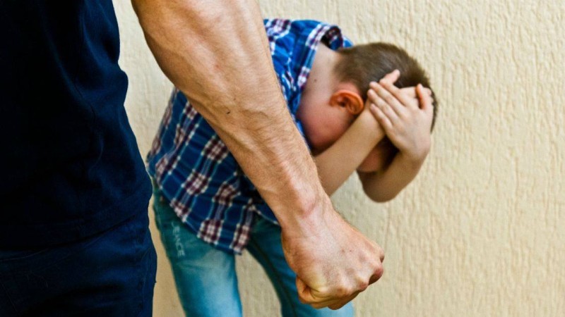 Реанимация, кома: Талдықорғанда өгей әке 8 жасар баланы аяусыз ұрып тастады - Қазақстан жаңалықтары