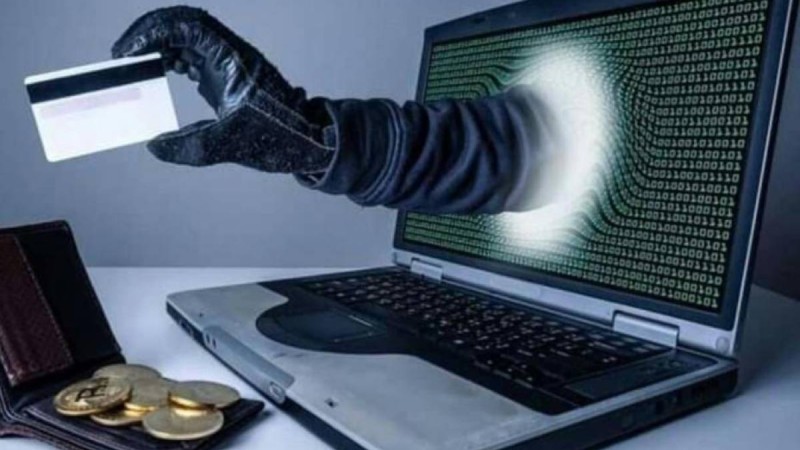 Қызылорда облысында 12 шенеунік желі арқылы "әдемі қыздарға" жалаңаш суретін жіберіп, соңында полициядан көмек сұрады