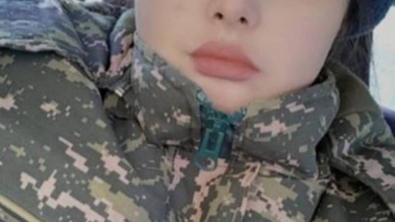“Казармада жалғыз жатқызып қоясың ба”: Әскердегі қыз әскерде қорлыққа ұшырағанын айтты