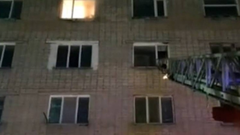 Көкшетау қаласының тұрғыны өзін және әйелін пышақтап, өрт шығарып, терезеден секіріп кетті - Қазақстан жаңалықтары