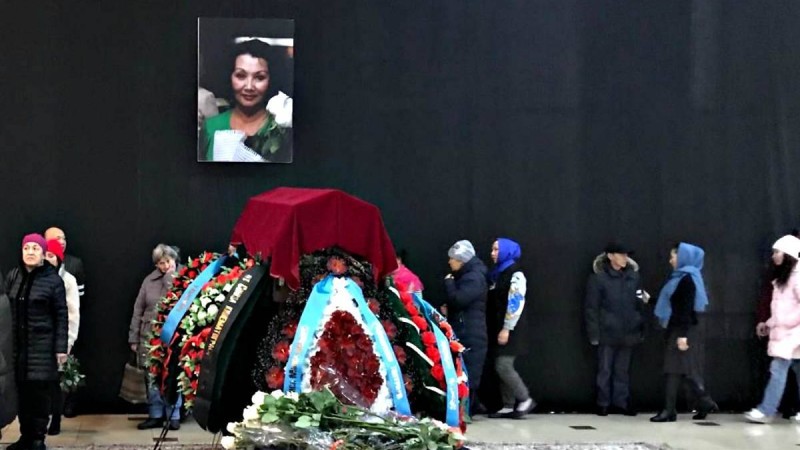 Раиса Мұхамедиярованы ақтық сапарға шығарып салу рәсімі
Қоштасу рәсімі Ғабит Мүсірепов атындағы театрда өтті