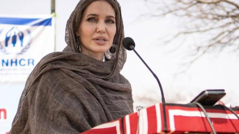 Анджелина Джоли Ауғанстандағы ахуал жайында баяндау үшін Instagram-да парақша ашты