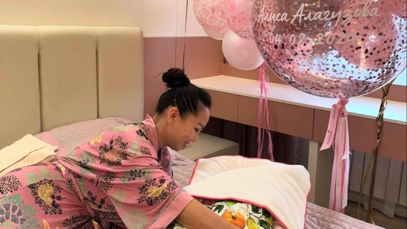 Баян Алагөзова кішкентай қыздарының суреттерін көрсетті (ФОТО)