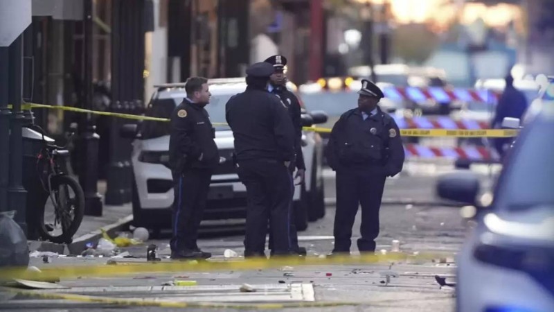 АҚШ-та жүргізуші жүк көлігімен адамдарды басып, оқ жаудырған: 10 кісі қаза тапты