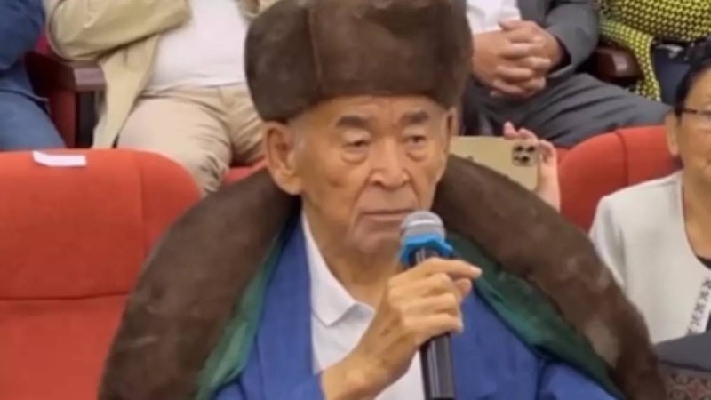 Өзіне арналған арнау шумақтарын естіген Жүрсін Ерман көзіне жас алды (видео)