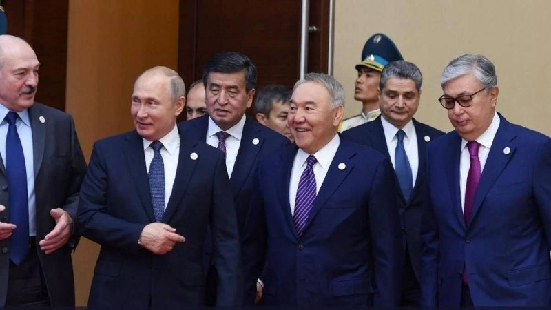 Путин Тоқаев пен Назарбаевты жаңа жылмен құттықтады