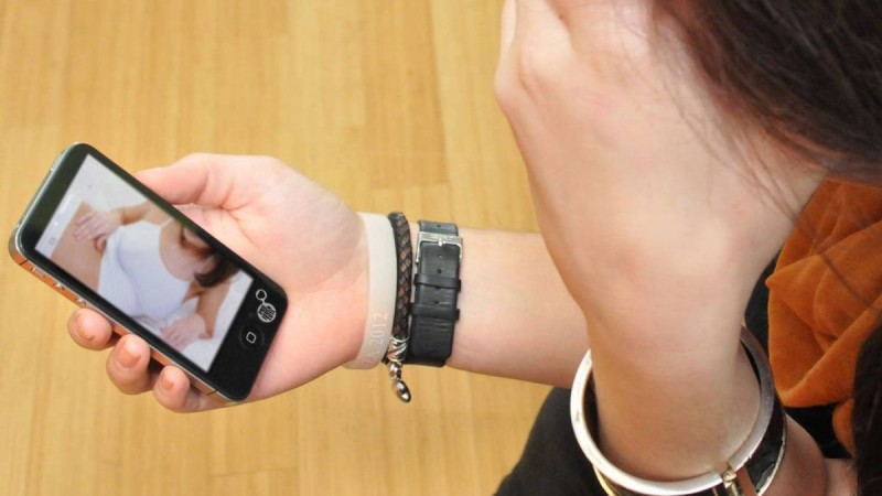 Қазақстандық әйел интимді суреттерін жариялаймын деп қорқытқаннан кейін асылып қалды