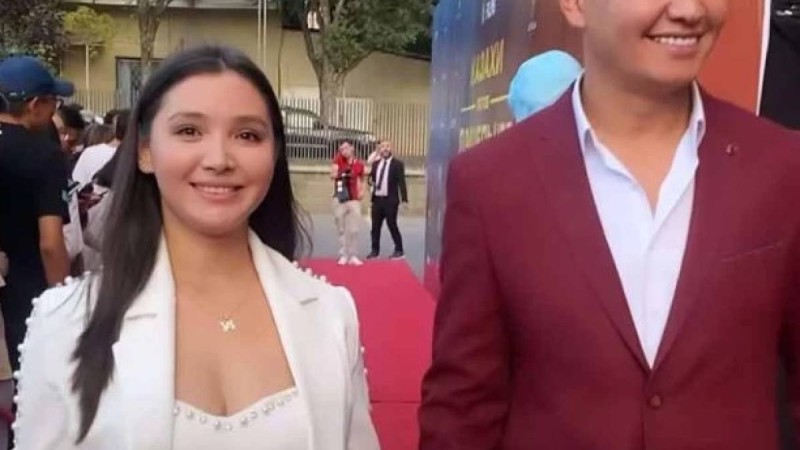 "Қарны қампиып, іші жылтырап": Альбина Шардарова ашық образы үшін сынға қалды