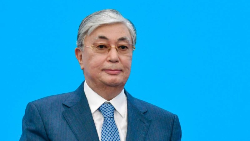 Ата заңға сүйеніп саяси тұрақтылықты сақтаймыз: Тоқаев Конституция күнімен құттықтады