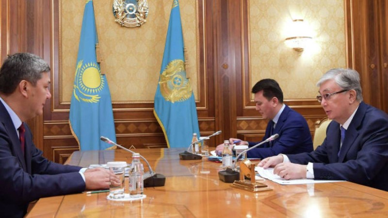 Мемлекет басшысы Айдос Сарым мен Арман Шораевты Ақордаға шақырды