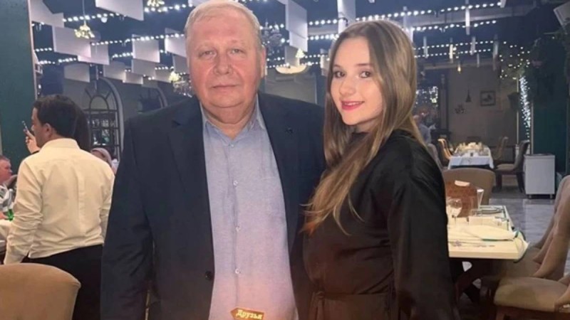 Ақтаудағы ұшақ апатында қаза тапқан ұшқыштың қызы әкесі туралы әсерлі жазба жариялады