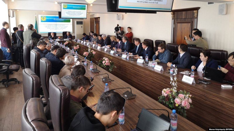 Министр Абаев қатысқан талқылауда бейбіт жиындар туралы заң жобасы сыналды