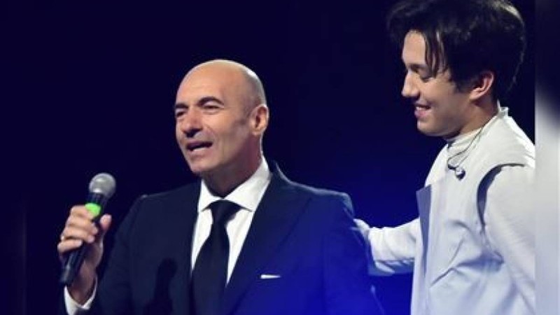 "Димаш Ресейдің оған қандай жақсылық жасағанын ұмытып кетті": Ресейлік БАҚ Димашты айыптады