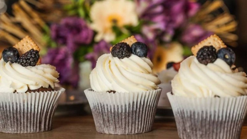 Тәтті тоқаш жеген қыз тіл тартпай кетті