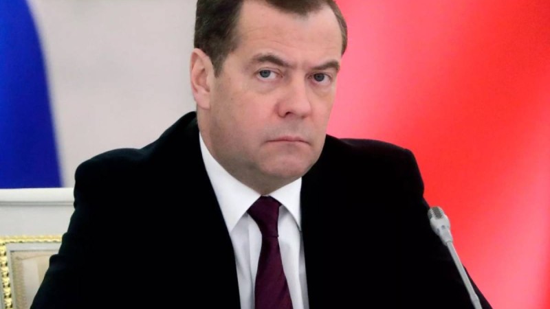 Медведев: Қазақстан - жасанды ел, біз келмейінше тәртіп орнамайды!