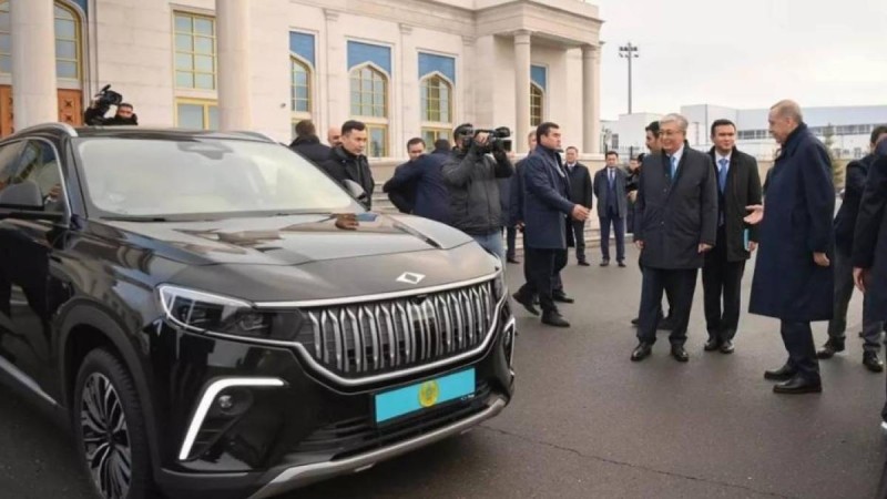 Ердоған Қасым-Жомарт Тоқаевқа электромобиль сыйлады
