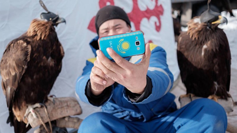 Қазақстан бүкіл әлемдегі этникалық қазақтарға арнайы куәліктер береді