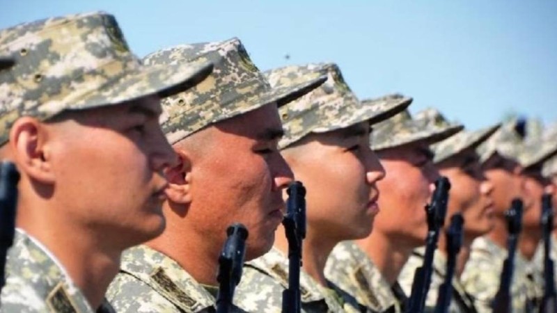 Әскердегі сарбаздарға несие беруге тыйым салынады