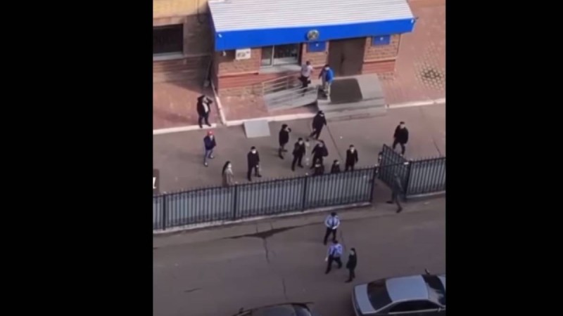 Нұр-Сұлтанда полиция басқармасына "шабуыл" жасалды (ВИДЕО)