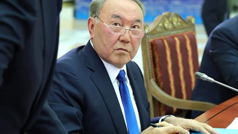 Саясаттанушы Назарбаев әлі де билікте отырғанда не боларын айтты