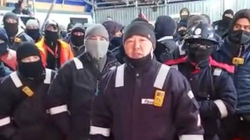 "Жалақыны 50% көтеруді сұраймыз". Қарашығанақта 300-ден астам жұмысшы аштық жариялады