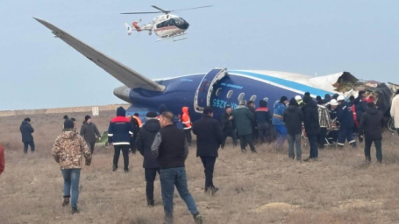 “67 адам бар” - Ақтау маңында ұшақ апатқа ұшырады (ВИДЕО)