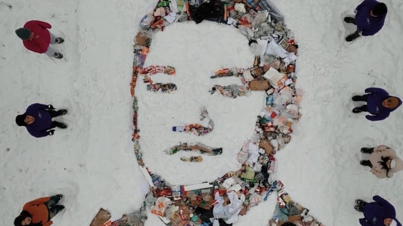 Саябақ орнына қоқыс алаңы: Жаңа адамдар қоқыстан ерекше портрет жасады.