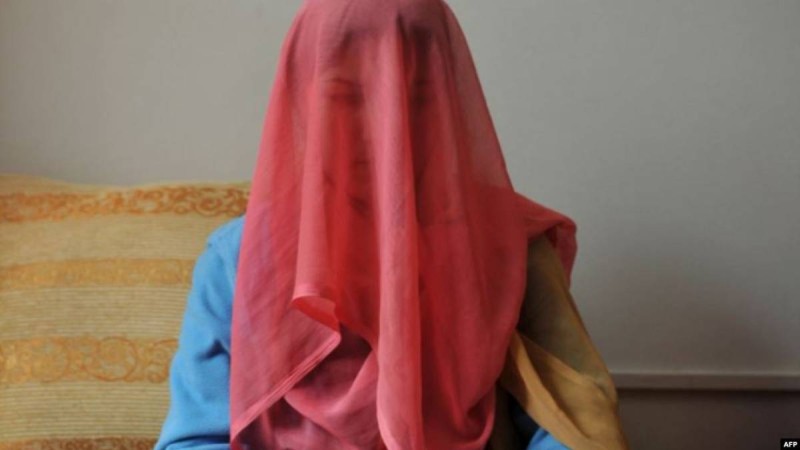 Қырғыз отбасы 19 жастағы қазақс келінін жертөледе ұстаған