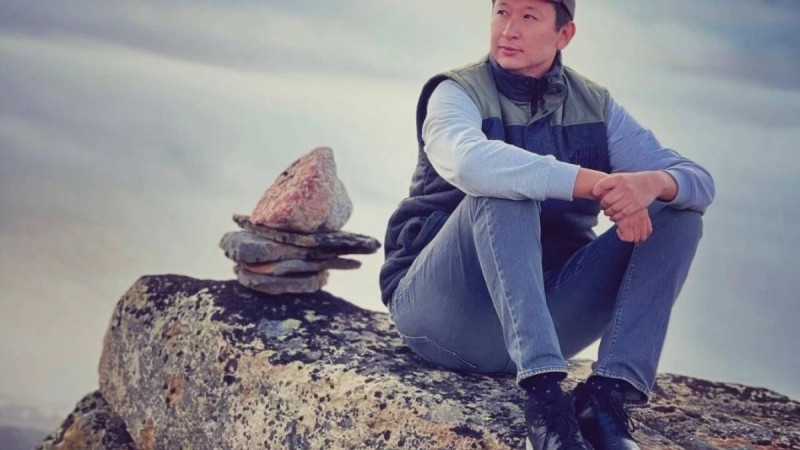 Танымал қазақстандық блогер Әлішер Елікбаевты шетелде тонап кетті