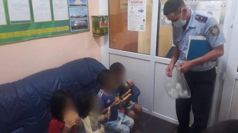 Балконда қараусыз қалған: Атыраулық тұрғыннан төрт баласын тартып алды