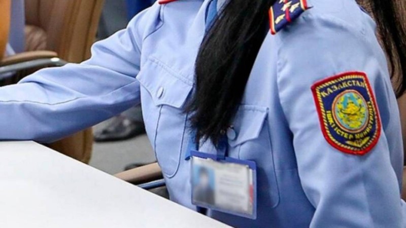 Полицей қызметкері тоғызыншы қабаттан құлап, көз жұмды