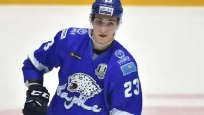 «Барыс» хоккейшісінің аяғын коньки тіліп кетті