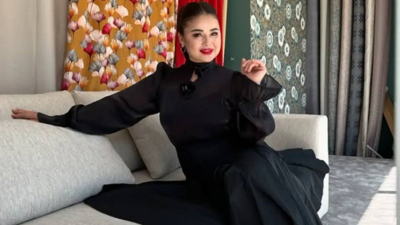 Тұрсынбек Қабатовтың әйелі көпшілікке жаңа әнін таныстырды