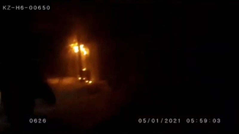 Нұр-Сұлтанда полицейлер қас-қағым сәтте әйел мен үш баласын өрттен құтқарды (видео)