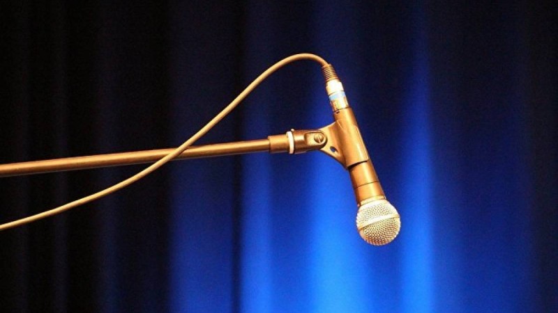 Танымал қазақстандық әнші сұқбат кезінде ағынан жарылды